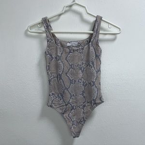 Aritzia babaton light snake contour bodysuit